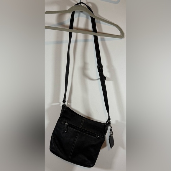 Vintage Tignanello Black pebbled Leather Crossbody w/ Key Chain - Picture 3 of 13